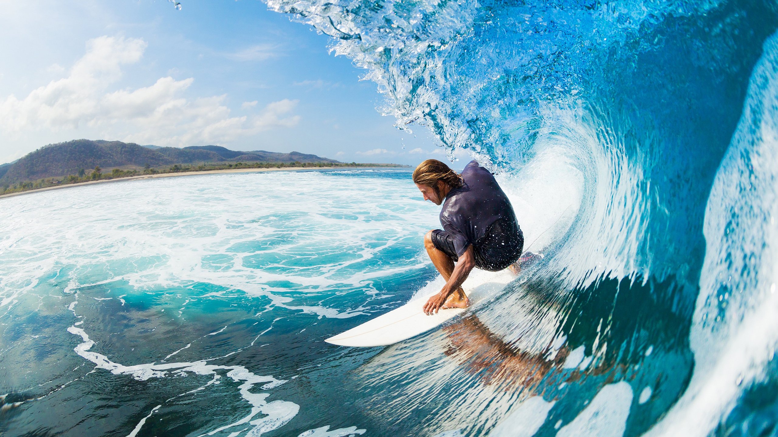 女子足球联赛冠军争夺激烈，赛事精彩纷呈，女子足球大赛
